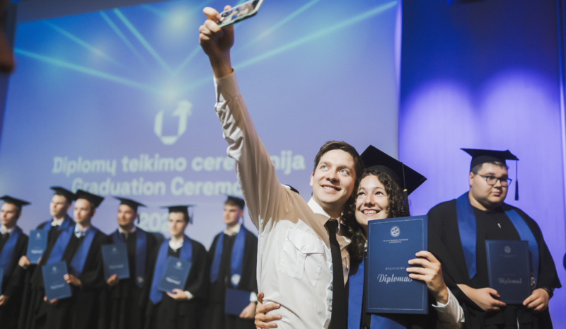 VILNIUS TECH sends AGAI and TIF graduates into a new life stage